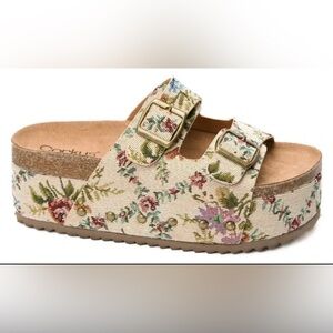 Corkys Sand Brocade Floral Hey Girl
Platform Flatform Sandals Multicolor SIZE 8